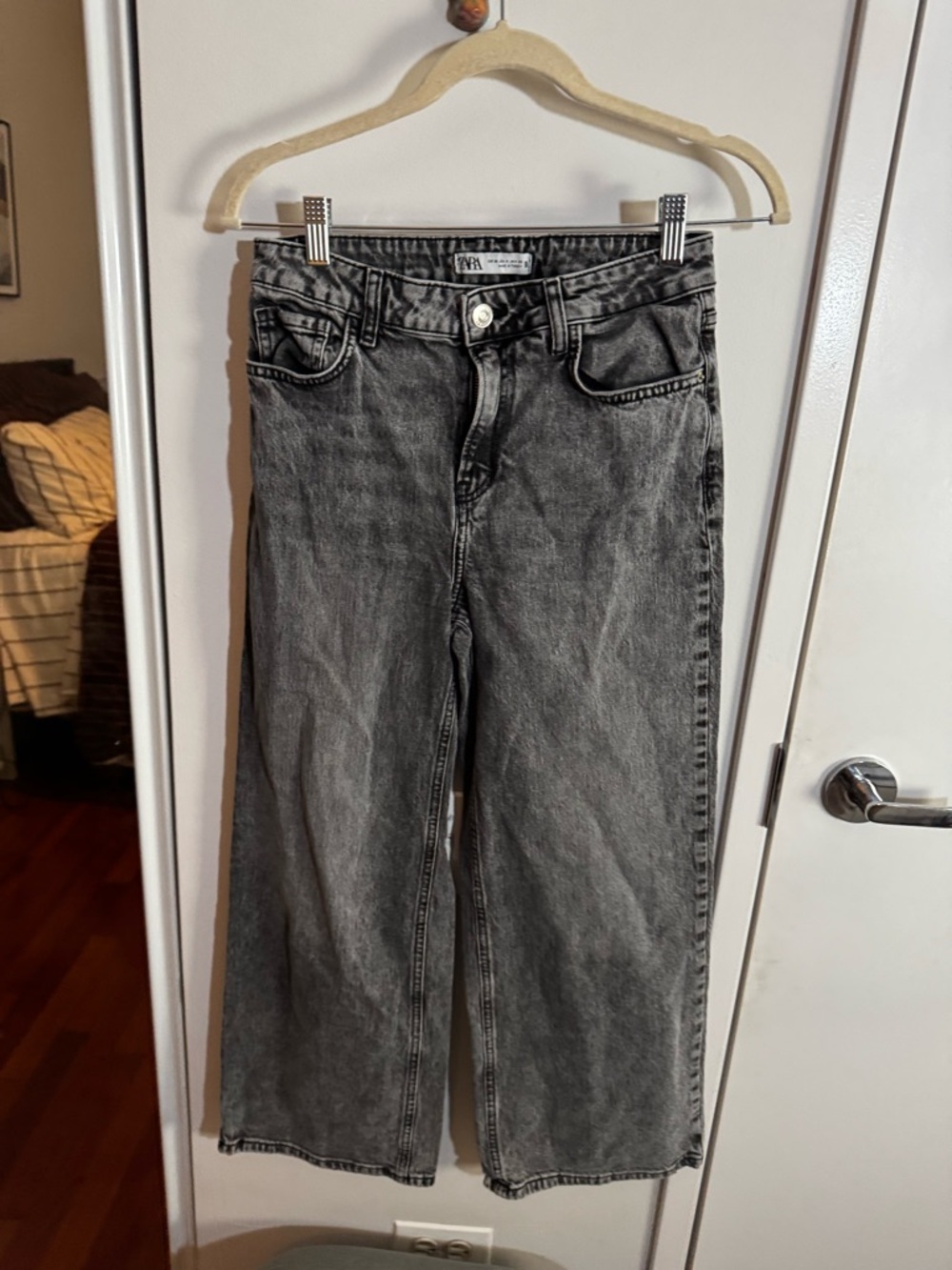 Zara Washed Black Wide Leg Cropped Jeans Size 4